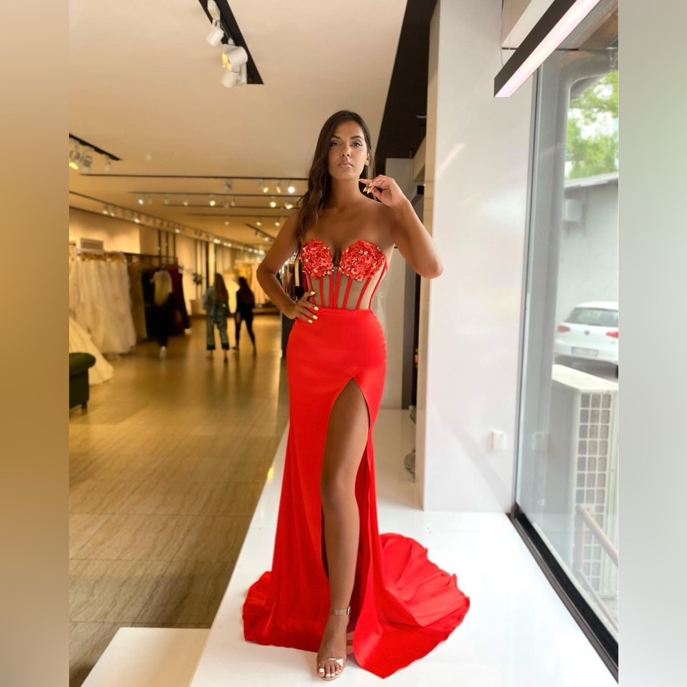 Hebeos Red Satin Mermaid Evening Dress with Corset with lace and beading, Size S